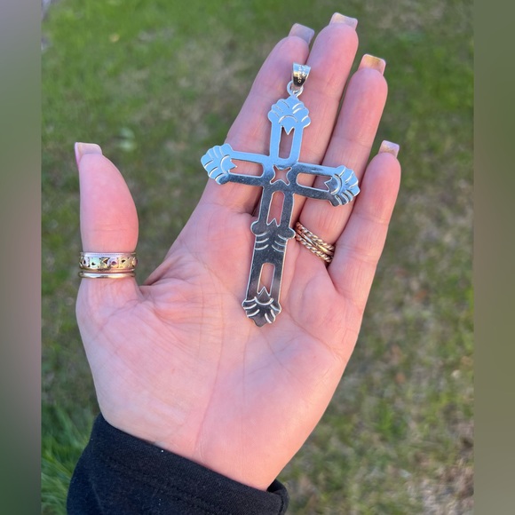 Vintage Taxco Extra Large Sterling Silver Cross Pendant - Picture 4 of 17